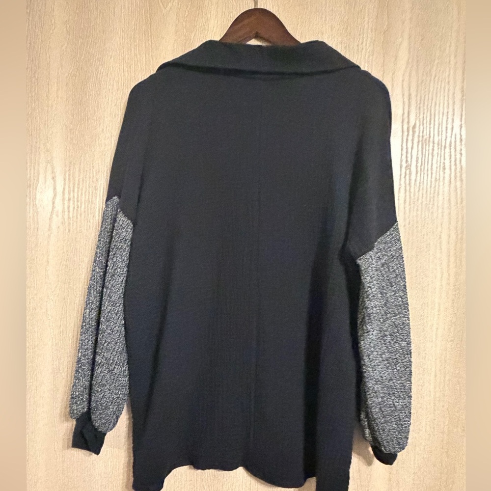 Blakeley Black and Gray Sweater Sleeves Button-Up Women's Top - Picture 6 of 6